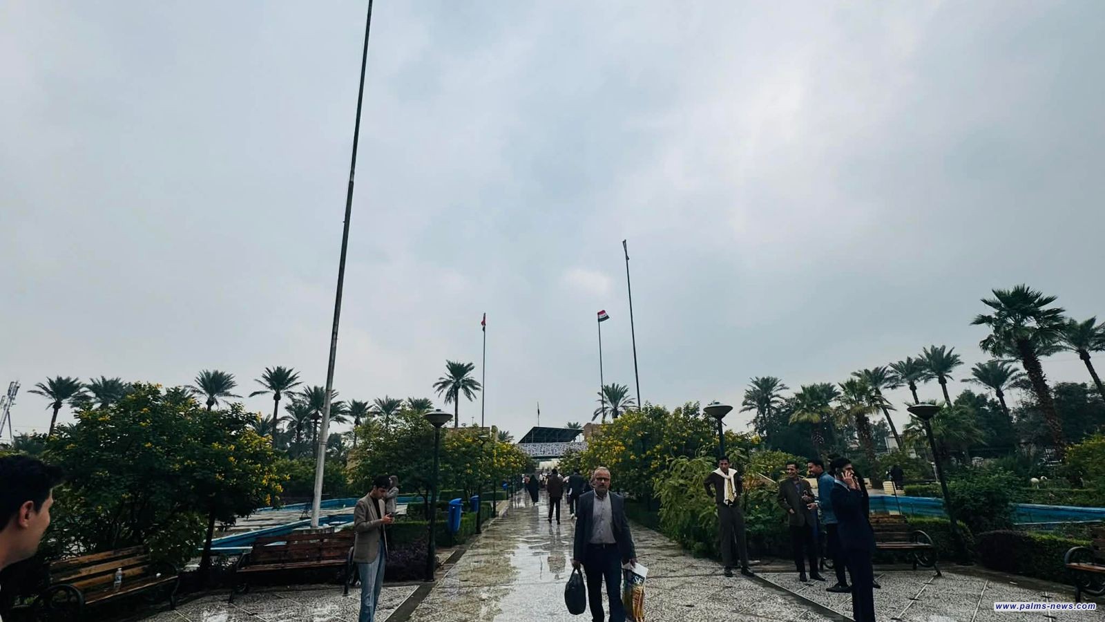 عدسة نخيل عراقي توثق موجة الأمطار داخل أروقة الجامعة المستنصرية ببغداد.